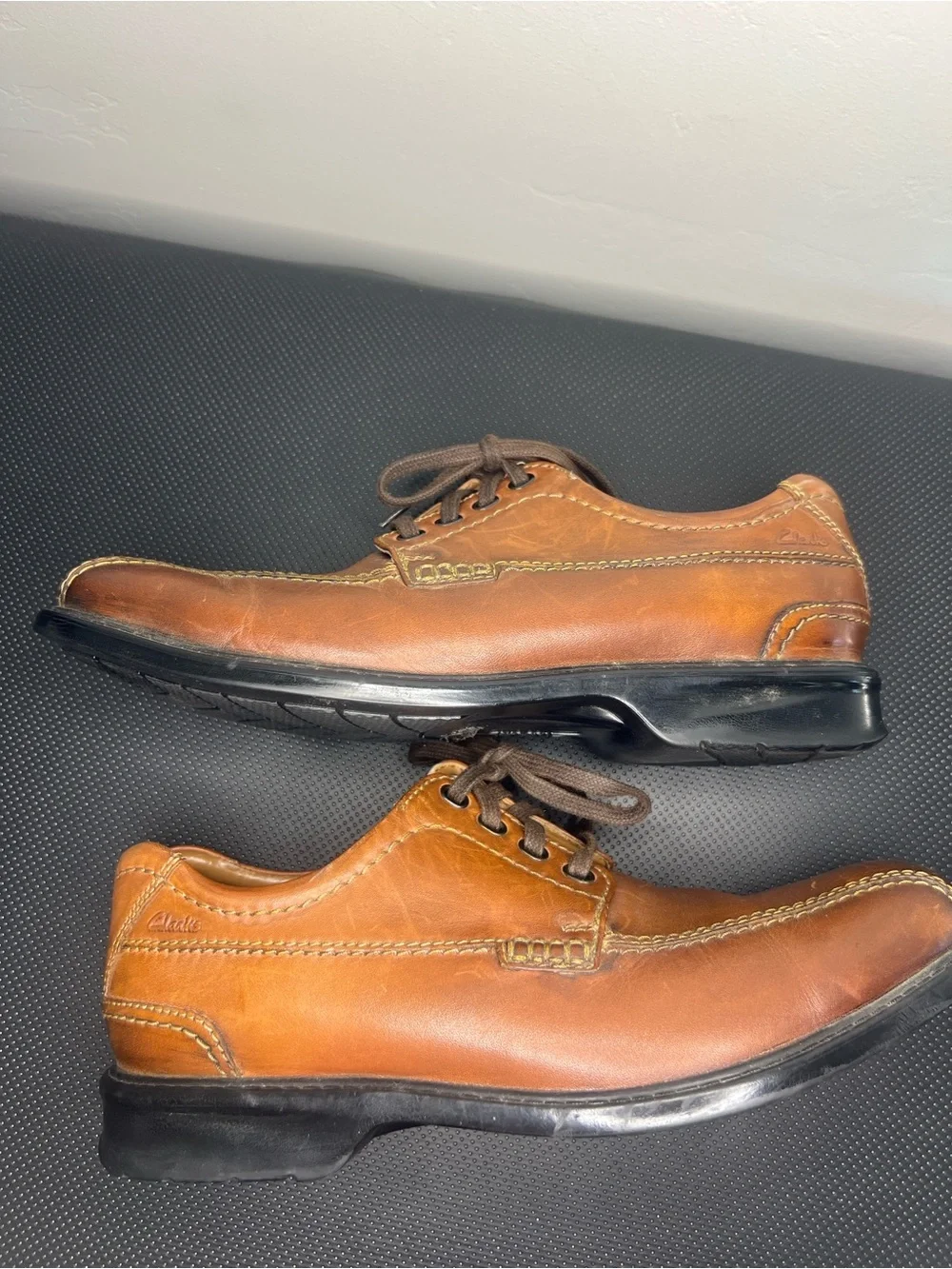 Clarks Men’s Tan Brown Leather Lace-Up Oxfords